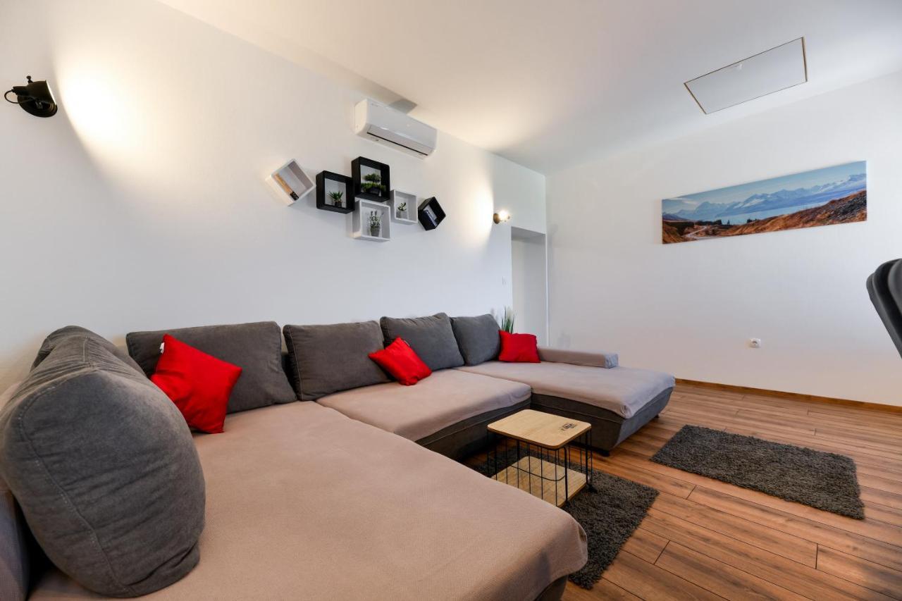 Holiday Home Skevini Dvori Starigrad Paklenica Extérieur photo