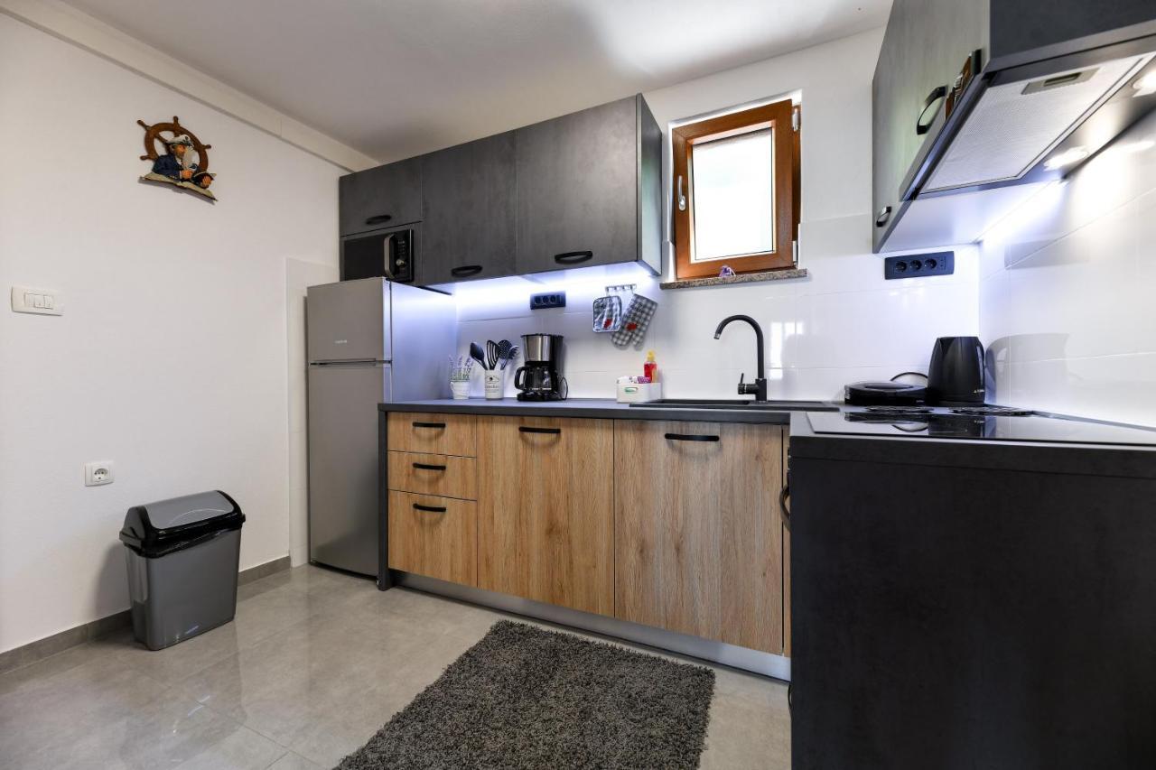 Holiday Home Skevini Dvori Starigrad Paklenica Extérieur photo